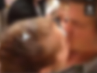 ワニ女にキスされた男!? その瞬間映像と、衝撃の結末とは?