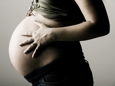 妊婦のストレスで同性愛者が生まれる!? 世界で議論沸騰中の新説とは?