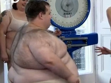 “人間ドーナッツ”と呼ばれたデブ、ダイエットで爽やか青年に!? 「歯腐る」「バケツトイレ」…驚愕生活とは?