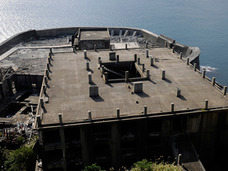 軍艦島に残された“炭鉱の遺構” ー 秘境写真家、国内最古のコンクリート建築30号棟に迫る
