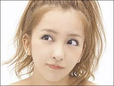 板野友美の“作られた感”は不幸!? 芸能界で成功する「幸せな整形」とは?