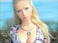 バービーに憧れるモデル美女!! 食を必要とせず、金星人にして霊能力を持つタイムトラベラーだった!?