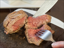 肉好きに悲報!! 肉を食べ続けるとガンになる!? 喫煙リスクと同等の可能性=米・研究