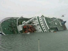 【韓国客船沈没】「タイタニックより無責任」浮き彫りになる問題点の数々に、怒りと嘆きの声!!