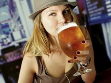 「適量」のアルコールは、想像以上に多い可能性! 1日ビール2L以上も健康に害なし!?