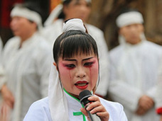 【中国】葬儀中、大声で泣きわめくプロ「泣き女」!! 騒音問題で減少中!?