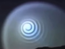 メキシコの夜空に現れた謎の螺旋光!! 磁気か、ミサイルか、地球外生命体からのコンタクトか!?