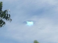 空に穴が開いた!? UFOが多数目撃される土地・カリフォルニアで撮影された写真に、SNS騒然!!