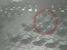 【衝撃動画】縦横無尽に飛び回る霊魂!? “何か”に取り憑かれた劇場で、超常現象が頻発!!=英