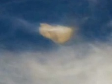 【動画】前代未聞! 黄金のUFOが連日カリフォルニア上空に出現!!