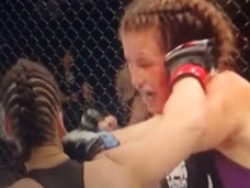 【閲覧注意】総合格闘技「UFC」で女子選手の耳がちぎれた!! 血しぶき舞う過酷な試合