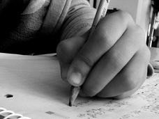 左利きは稼ぎが少なく、認知能力も低い!? 最新研究で崩壊した「左利き神話」