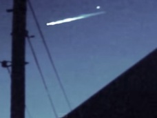 世界の空に続々と「UFO脱出ポッド」出現!? 謎すぎる動画に議論沸騰!!