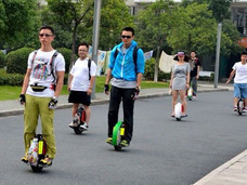 中国発「電動一輪車」が大フィーバー! 粗悪品も多数流通で、路上の新たな凶器に!?