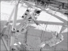 【衝撃】NASA元職員が暴露「2.7mの巨大エイリアンがスペースシャトルで働いていた」!!