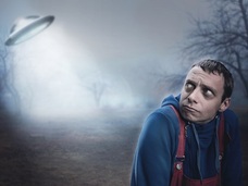 警察が態度急変→精神病院に強制入院!? UFOコンタクティー、ラインホルト・シュミット事件の真実