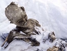 苦悶の表情? 半世紀前に雪山で遭難した登山者のミイラが2体発見される=メキシコ