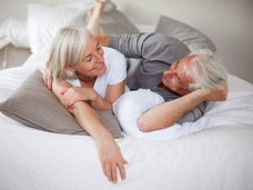 日常的にセックスしている高齢者は頭脳明晰!? 58歳~98歳の男女約1,700人を調査=オランダ