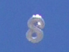 【衝撃動画】“8の字型”UFOがクネクネ変形!? 念でUFOを呼ぶ米国人男性がスゴすぎる!