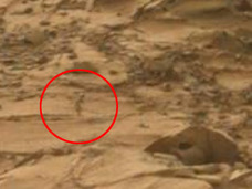 【衝撃】NASAの探査機キュリオシティ、火星の大地でランニングする「小さいおじさん」を激写!?