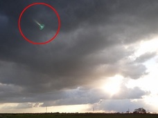 【衝撃】オランダ上空にクラゲ型UFO出現!? 緑色の不思議な光がSFすぎる!!