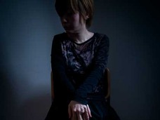 “血混じりの水疱をハサミでジョキジョキ”―指を壊死させて切断する身体改造