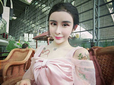 “ヘビ女”は、なぜ生まれたか……中国・若年化する美容整形と「美人とブスの経済格差」問題