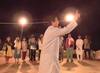 【動画】日本人の芸に、インド人1,000人が爆笑!! 芸人・キック、ヨガ修行中に現地で大ウケ!
