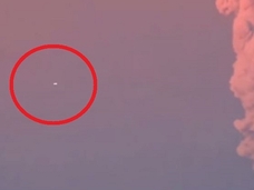【動画】またUFOが出現! 南米チリのカルブコ火山噴火を偵察する様子が捉えられる!
