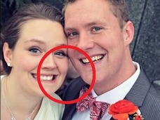 【心霊写真】恐怖!! 新婚カップルの背後に「ニヤっと笑う赤ん坊の顔」が浮かび上がる=米