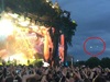 【動画】Blurのライブ会場にUFO出現!! 伝説のバンド完全復活は全宇宙の関心事だった!?=英国