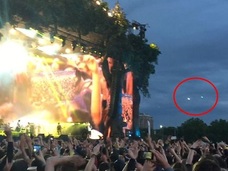 【動画】Blurのライブ会場にUFO出現!! 伝説のバンド完全復活は全宇宙の関心事だった!?=英国