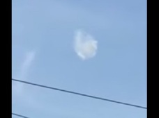 【動画】 雲に紛れて奇妙な動きをみせる「雲型UFO」がNY上空に出現!