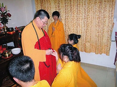 女性信者を日常的に暴行していた中国カルト教団「妊娠が発覚したら“神の水”を飲ませ……」