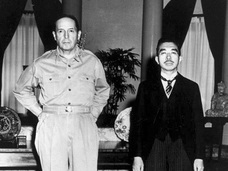 【戦後70年】「なぜ天皇は戦犯にならなかったのか?」という疑問に対する現代の視点