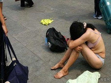 列車から降りた27歳女性が突然、下着姿に!? 中国の新風土病「旅行症候群」とは?