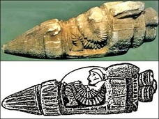 【オーパーツ】3千年前の古代遺跡から出土した“宇宙船に乗った人間”の石像がヤバい!!