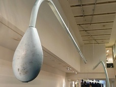 タテをヨコに変えただけで、世界はこうも変わるのか!! 現代美術家・毛利悠子の展示が興味深い!