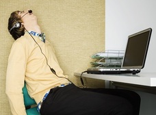 【拡散希望研究】55歳以下にとって、朝9時始業は“拷問”レベルの大問題! 高校も11時始業が好ましい