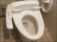 驚愕! 母の死後、トイレの水とまさかのアレを食べて3週間生き抜いた4歳の少女