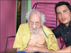 ブラジルの131歳の男、101歳で結婚。妻との驚愕の年の差は…?