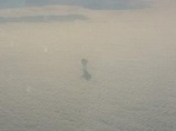 「雲の上の巨人」が飛行機から激写される！ 高度9,000m上空で“仁王立ち”する姿に衝撃