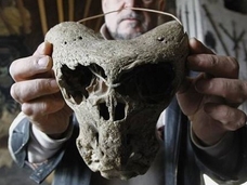 惑星ニビルから来た宇宙人の頭骨か! ロシアで発見されたナチス時代の3つの謎のアイテム