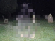 死神か、騎手の幽霊か? 2週連続で撮影された心霊写真に怯える英国