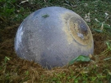 またもやUFO落下! 雷鳴の後、ベトナムの上空から次々と金属ボールが落ちてきた!