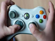 オランウータンがXboxのキネクトをトライ!