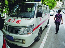 病院内で堂々営業活動! 中国で無許可「黒救急車」急増も、中国人は抵抗なし!?