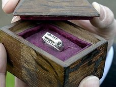 ジャンヌ・ダルクがつけていた伝説の指輪が発見される! 600年ぶりにフランスに返還へ