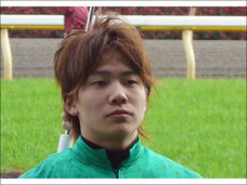 ほしのあきの夫・三浦皇成騎手の成績がヤバい……若手後輩に“トリプルスコア”のボロ負けで生活に暗雲!?