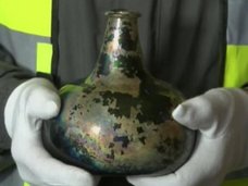17世紀の魔女の壺「ウィッチ・ボトル」が発見される! 爪や毛髪…不気味な中身に驚愕